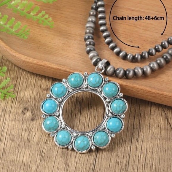 Turquoise Round Pendant Beaded Necklace NWT - Picture 5 of 6